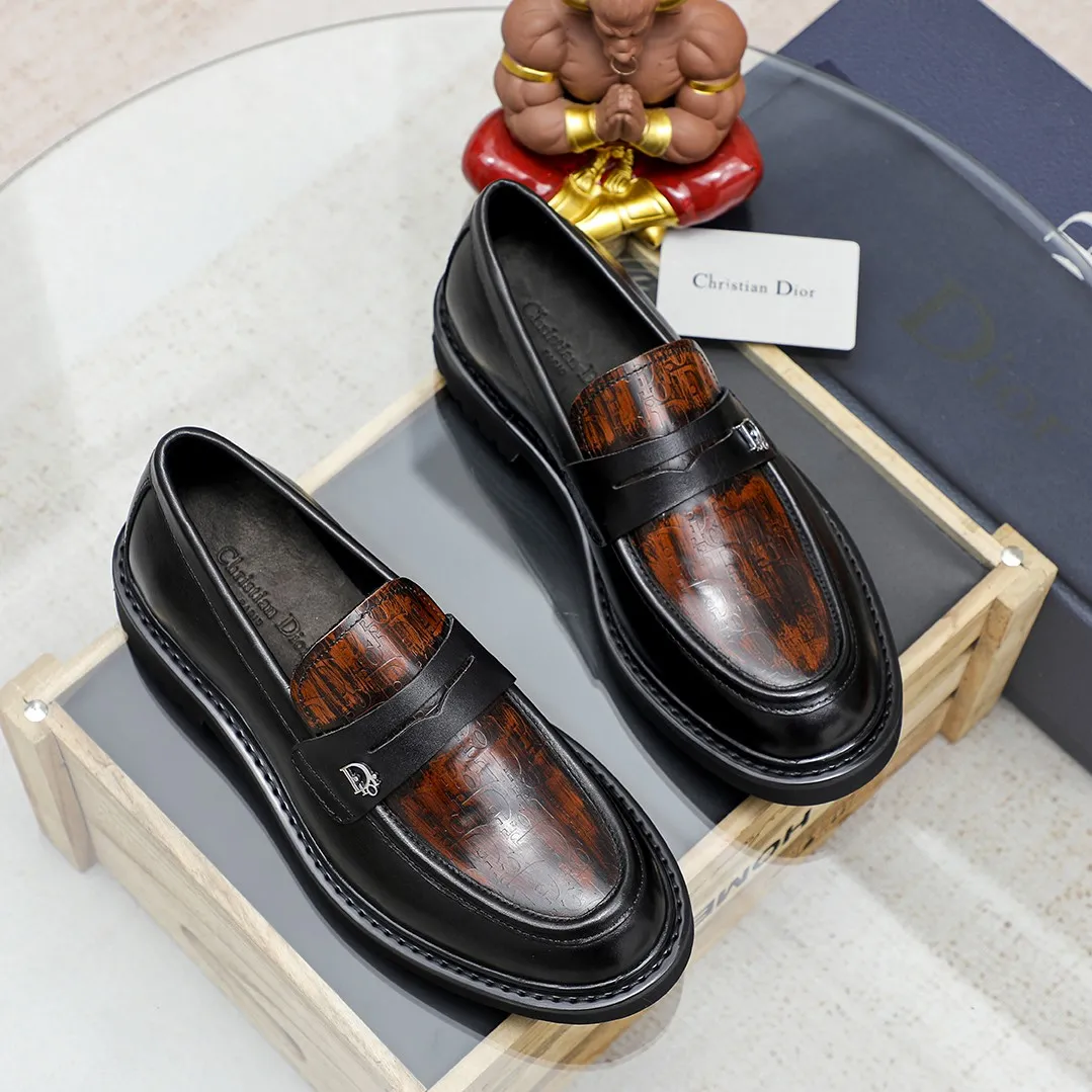 Men's shoes 💰520🕷️🕷️[Dior] Dior's new casual men's shoes are launched in Hong Kong counters. Official website 1:1 production. Italian woven cowhide + water-dyed 🐂 leather lining. Designed by European and American masters. Perfect shape to create counter quality, solid color rubber wear-resistant outsole and classic dazzling toe! Super versatile and very comfortable. High-end without losing taste, fashionable and novel! ! Absolute focus! 8 colors available! Code number 38-45……